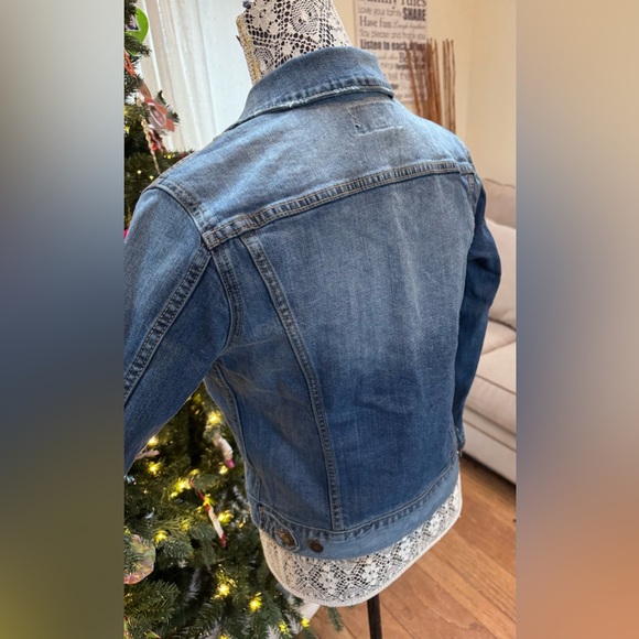 LUCKY BRAND JEAN JACKET. Tomboy trucker Jean jacket, like new. - Picture 7 of 7